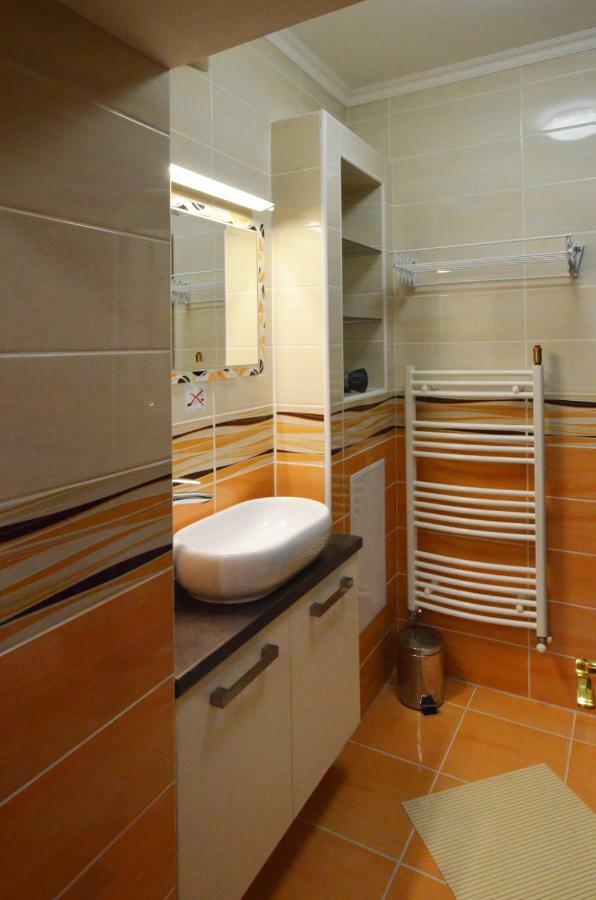 Bathory Apartman Lägenhet Eger Exteriör bild